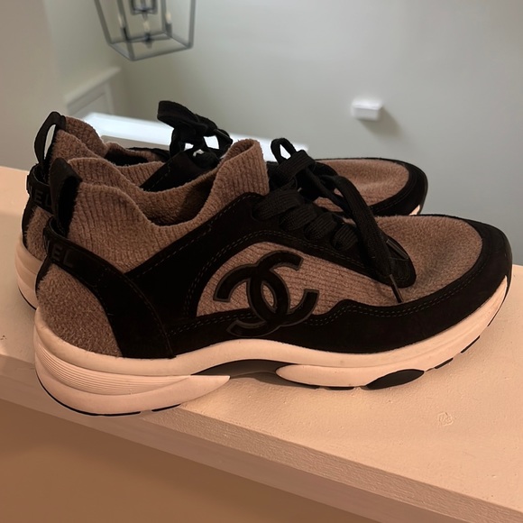 CHANEL Sport Runner Gym Shoe Size 8- BRAND NEW - Picture 1 of 4